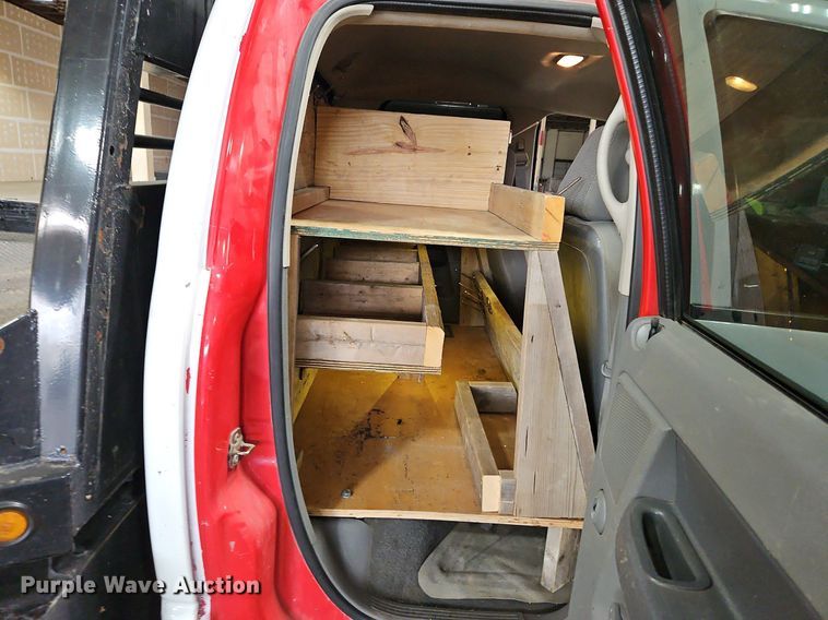 image for item LM9073 2006 Dodge Ram 3500  Crew Cab flatbed pickup truck