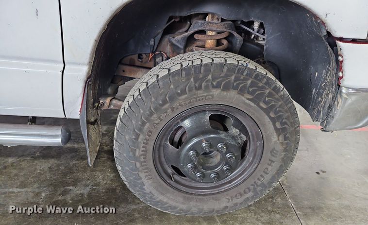 image for item LM9073 2006 Dodge Ram 3500  Crew Cab flatbed pickup truck