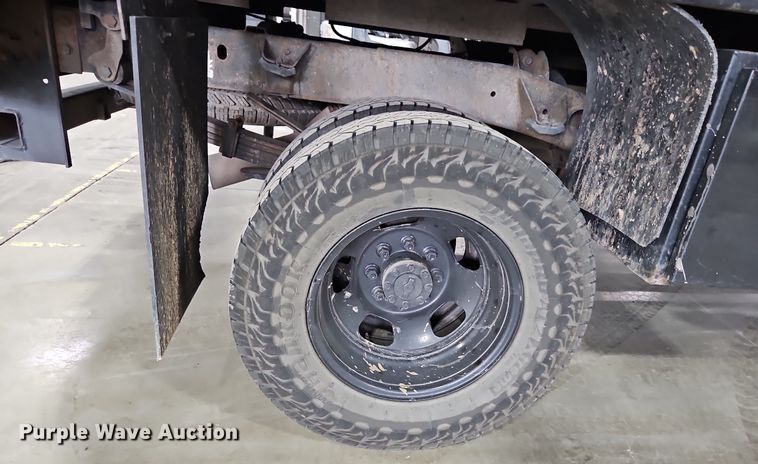 image for item LM9073 2006 Dodge Ram 3500  Crew Cab flatbed pickup truck