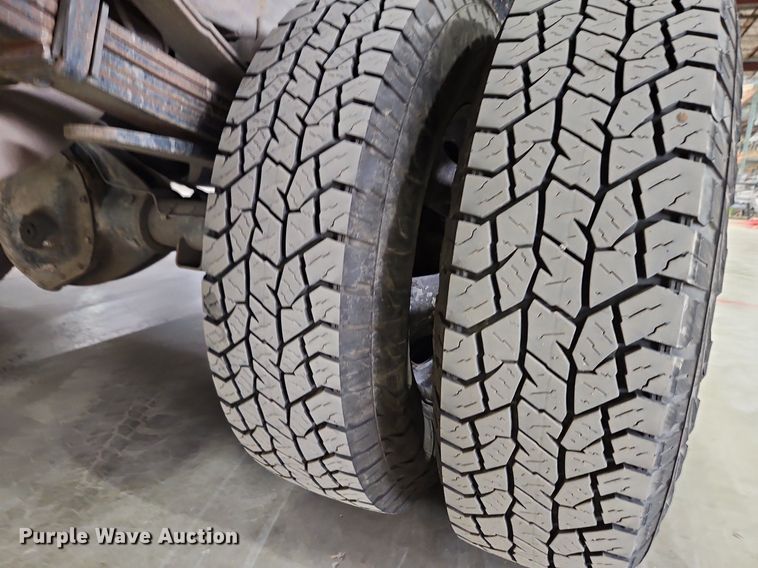 image for item LM9073 2006 Dodge Ram 3500  Crew Cab flatbed pickup truck