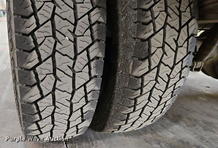 image for item LM9073 2006 Dodge Ram 3500  Crew Cab flatbed pickup truck