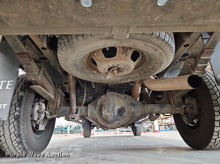 image for item LM9073 2006 Dodge Ram 3500  Crew Cab flatbed pickup truck