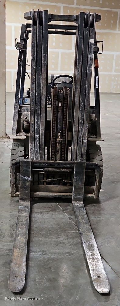 image for item LM9074 Nissan MPL02A25LV  forklift