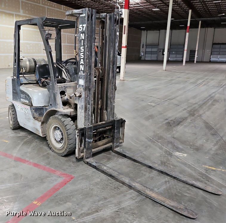 image for item LM9074 Nissan MPL02A25LV  forklift