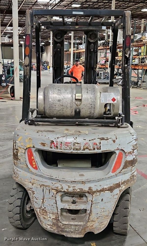 image for item LM9074 Nissan MPL02A25LV  forklift