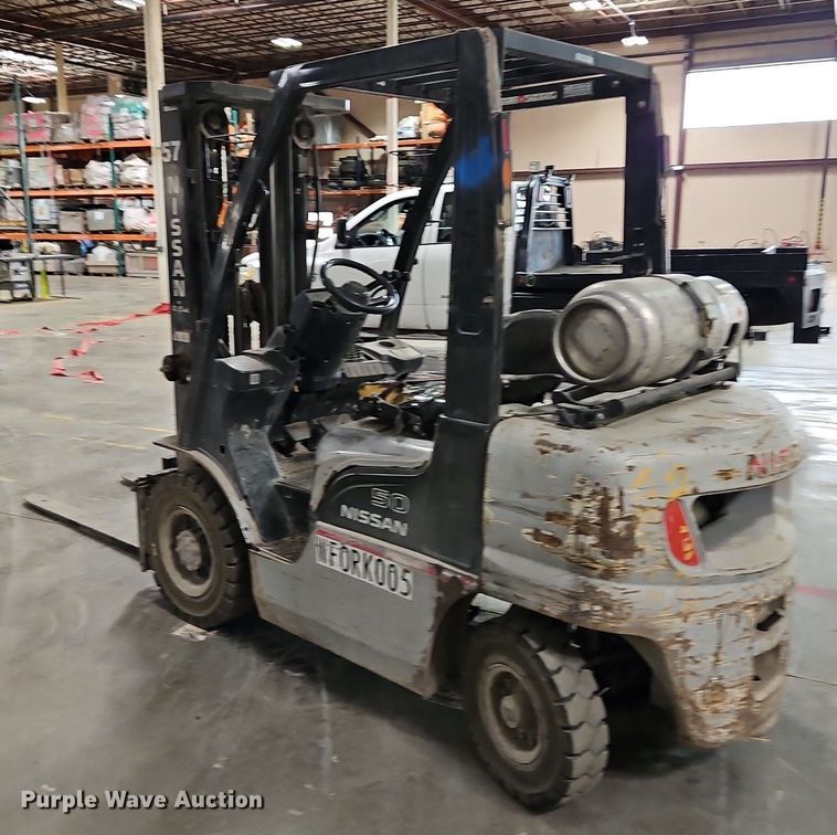 image for item LM9074 Nissan MPL02A25LV  forklift