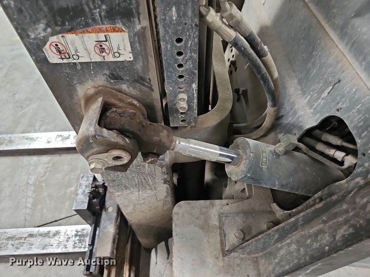 image for item LM9074 Nissan MPL02A25LV  forklift