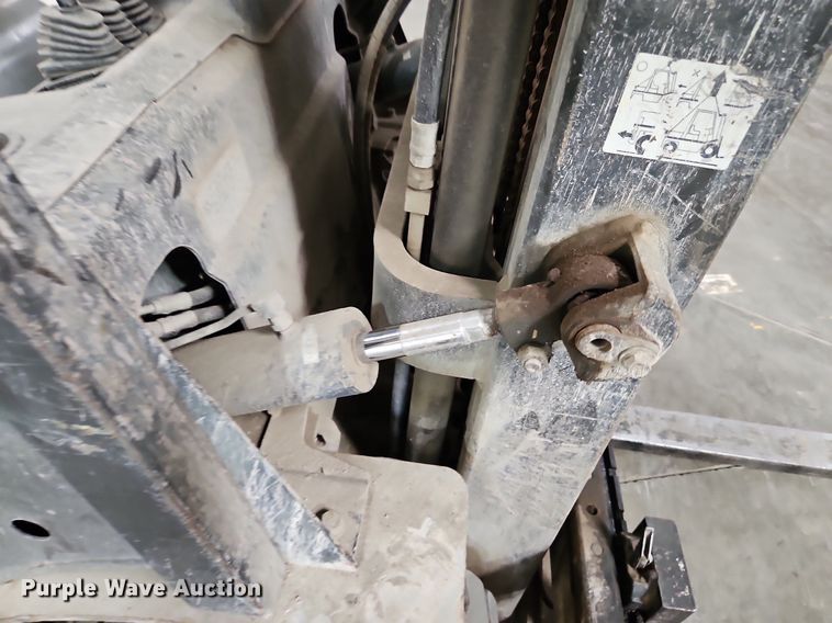 image for item LM9074 Nissan MPL02A25LV  forklift