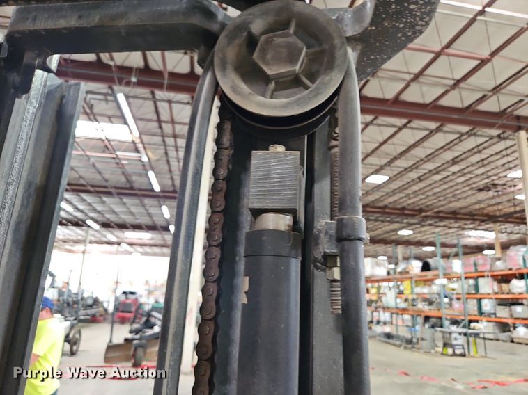 image for item LM9074 Nissan MPL02A25LV  forklift