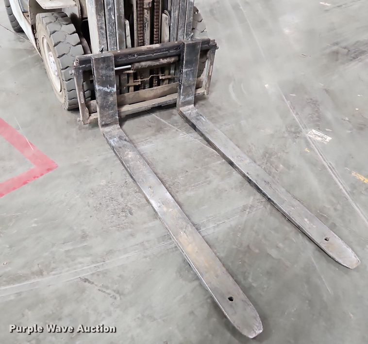 image for item LM9074 Nissan MPL02A25LV  forklift