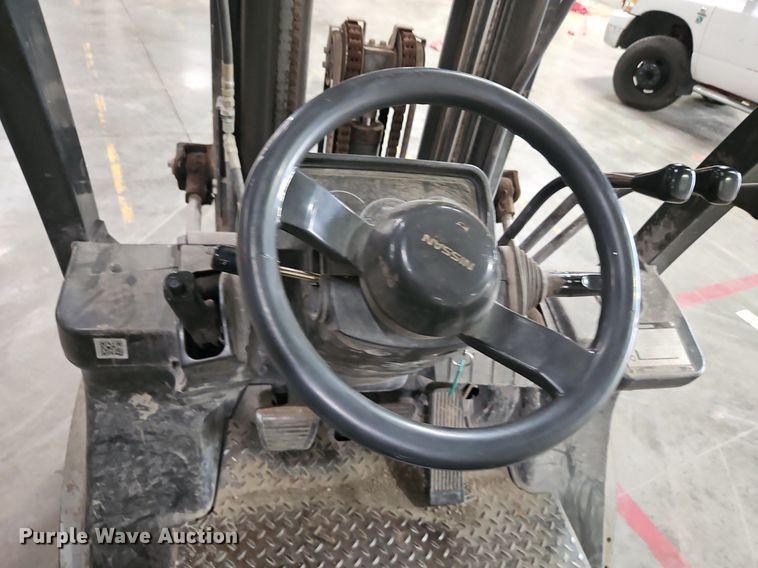 image for item LM9074 Nissan MPL02A25LV  forklift