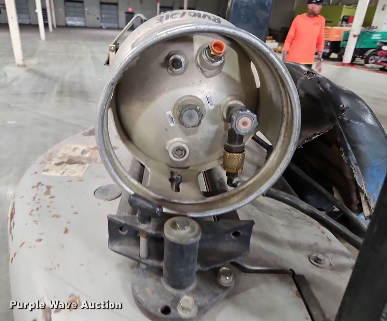 image for item LM9074 Nissan MPL02A25LV  forklift