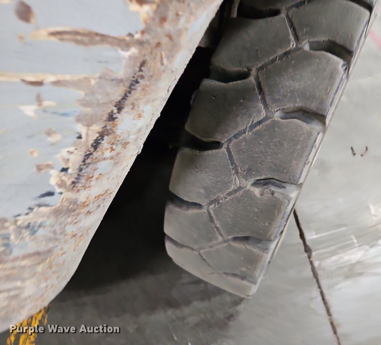 image for item LM9074 Nissan MPL02A25LV  forklift