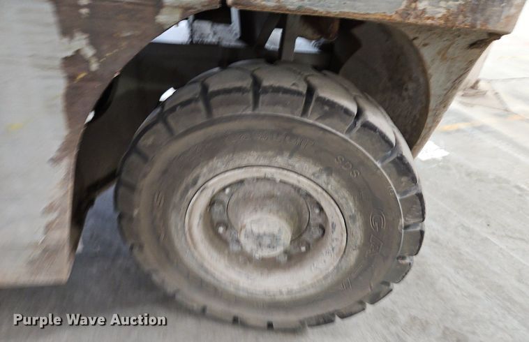 image for item LM9074 Nissan MPL02A25LV  forklift