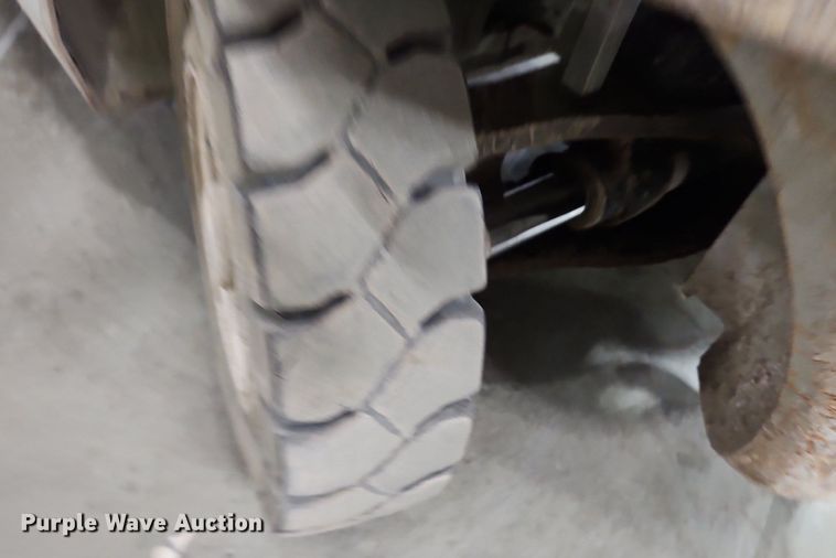 image for item LM9074 Nissan MPL02A25LV  forklift