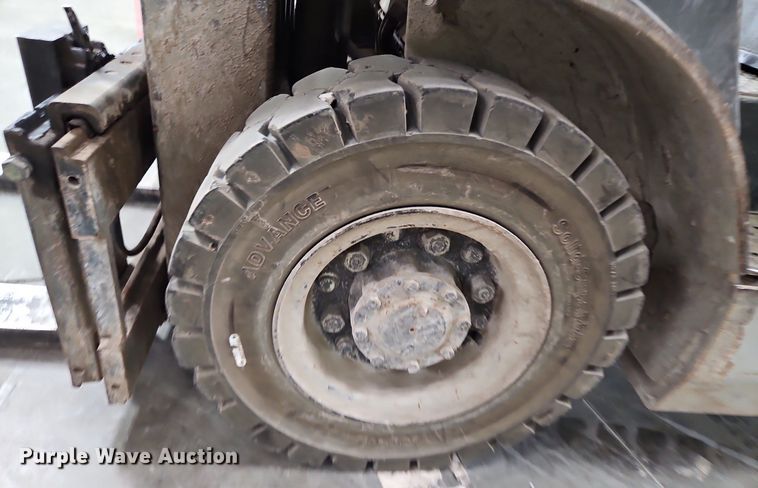 image for item LM9074 Nissan MPL02A25LV  forklift