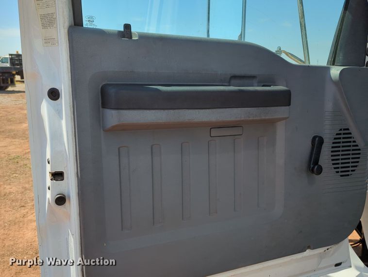 image for item LM9889 2013 Ford F650 Super Duty  box truck