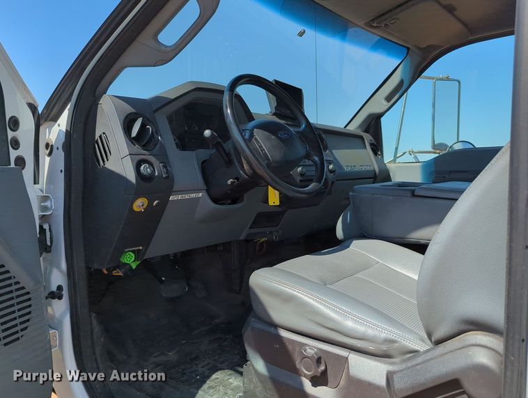 image for item LM9889 2013 Ford F650 Super Duty  box truck