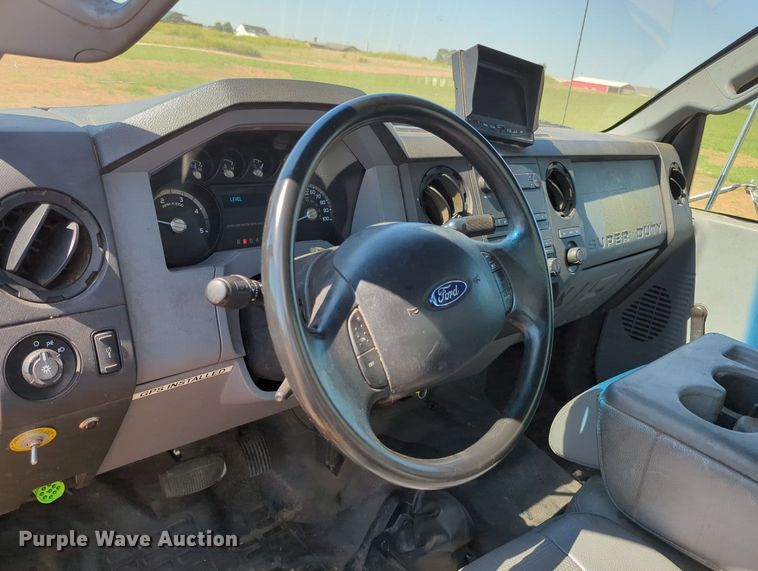 image for item LM9889 2013 Ford F650 Super Duty  box truck