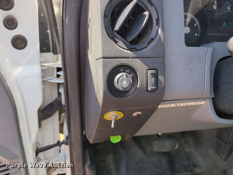 image for item LM9889 2013 Ford F650 Super Duty  box truck