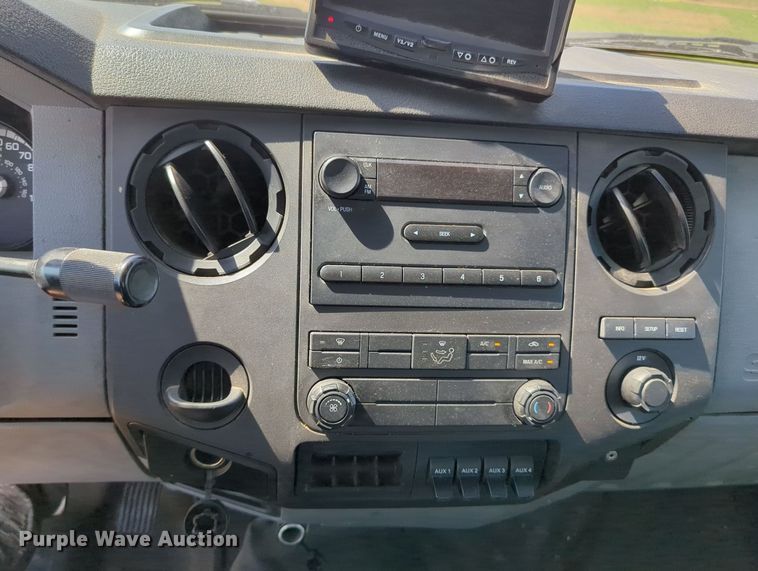 image for item LM9889 2013 Ford F650 Super Duty  box truck