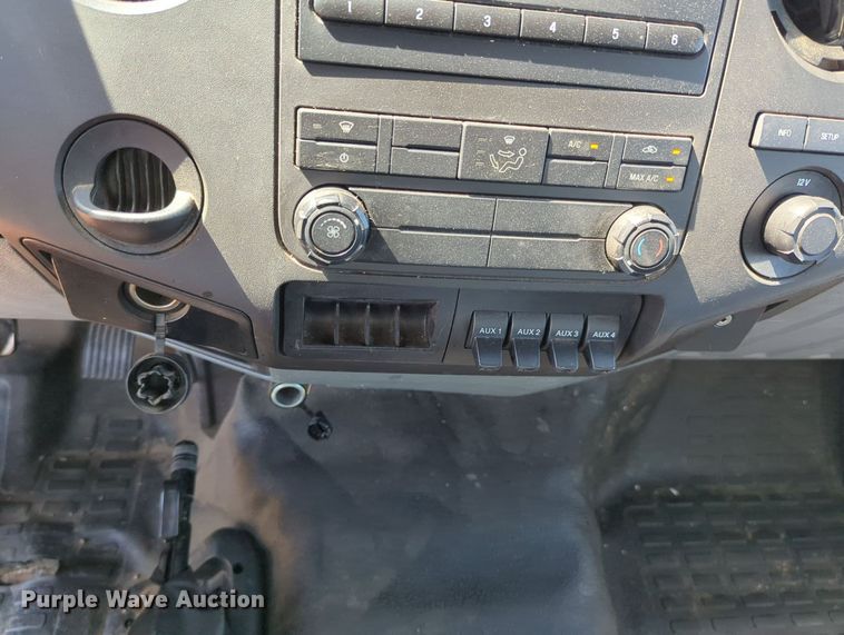 image for item LM9889 2013 Ford F650 Super Duty  box truck