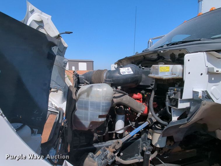 image for item LM9889 2013 Ford F650 Super Duty  box truck