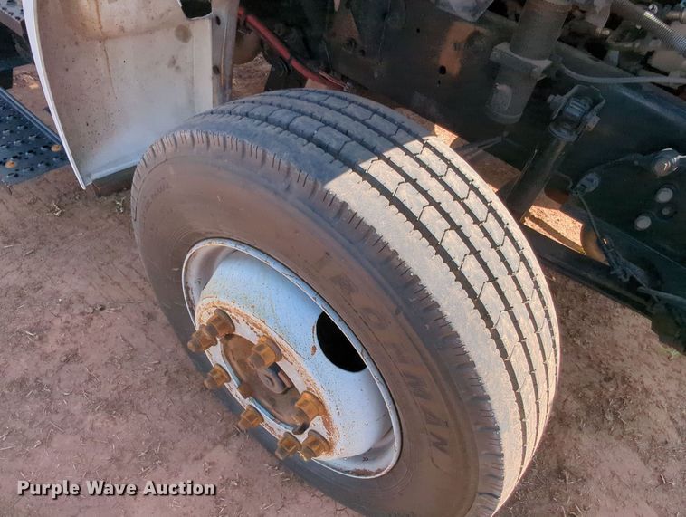 image for item LM9889 2013 Ford F650 Super Duty  box truck