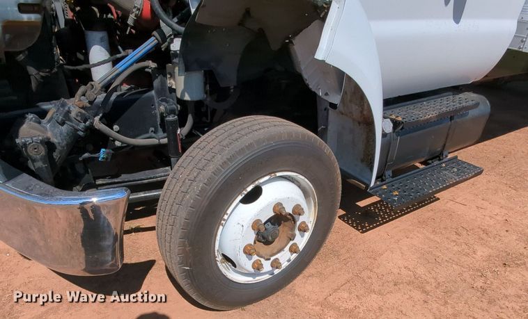 image for item LM9889 2013 Ford F650 Super Duty  box truck