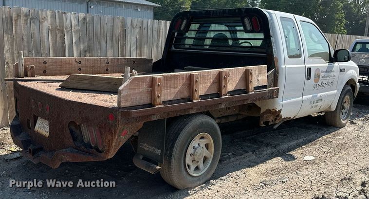 image for item LN9191 2003 Ford F250 Super Duty  SuperCab flatbed pickup truck