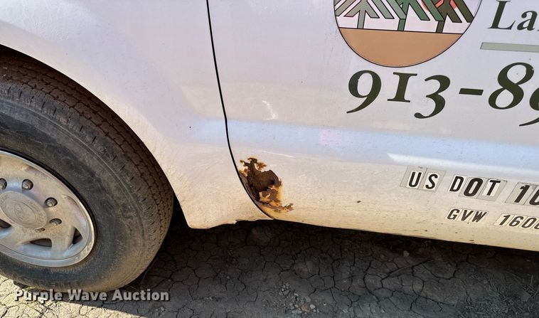 image for item LN9191 2003 Ford F250 Super Duty  SuperCab flatbed pickup truck