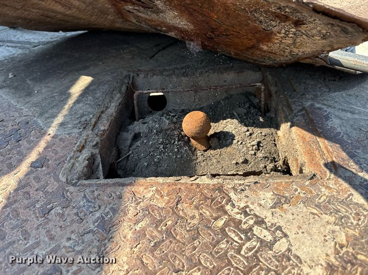 image for item LN9191 2003 Ford F250 Super Duty  SuperCab flatbed pickup truck