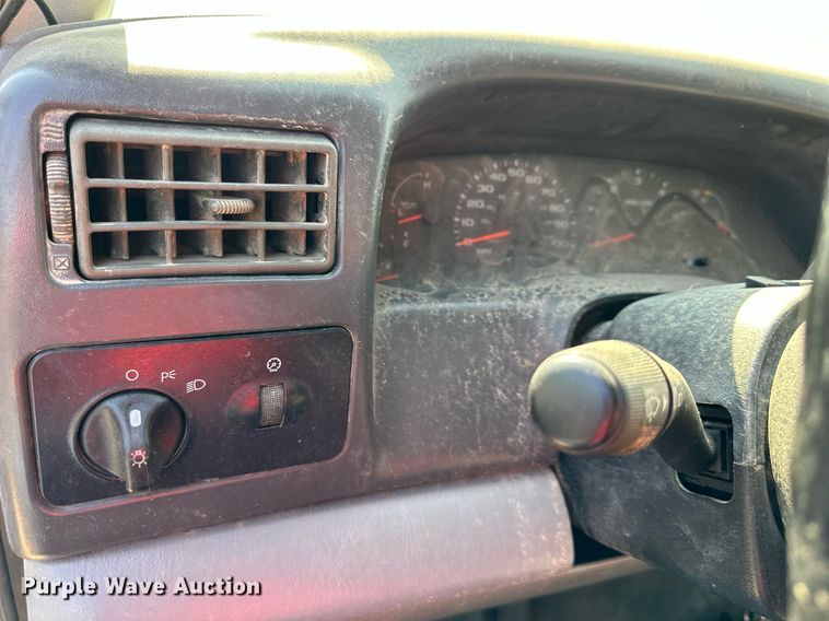 image for item LN9191 2003 Ford F250 Super Duty  SuperCab flatbed pickup truck