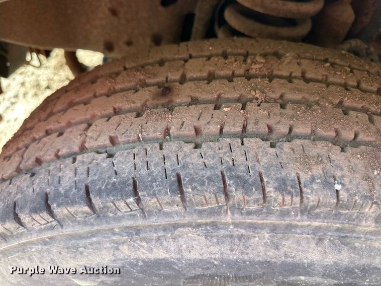 image for item LN9191 2003 Ford F250 Super Duty  SuperCab flatbed pickup truck