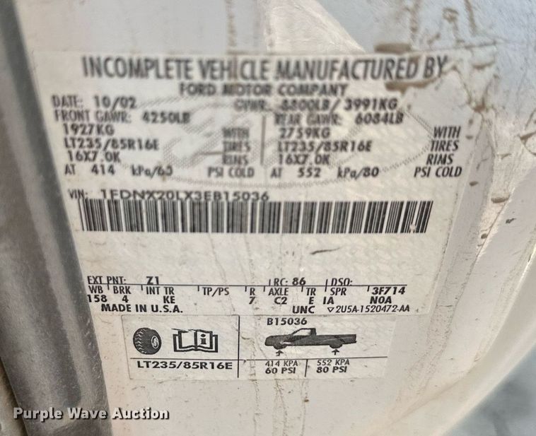 image for item LN9191 2003 Ford F250 Super Duty  SuperCab flatbed pickup truck