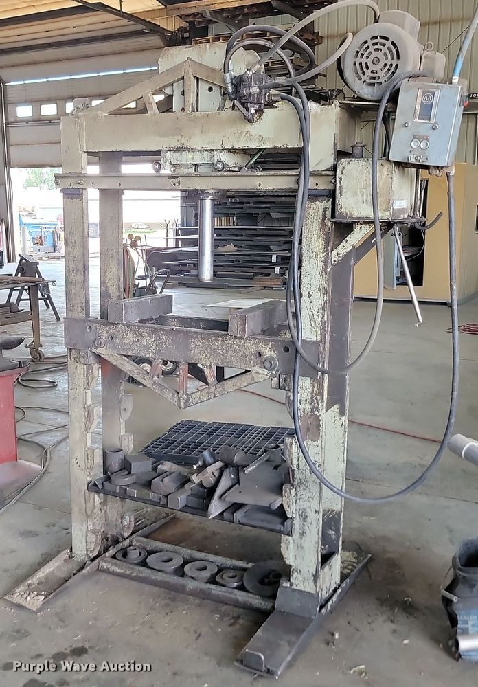 image for item LQ9055 Hydraulic press