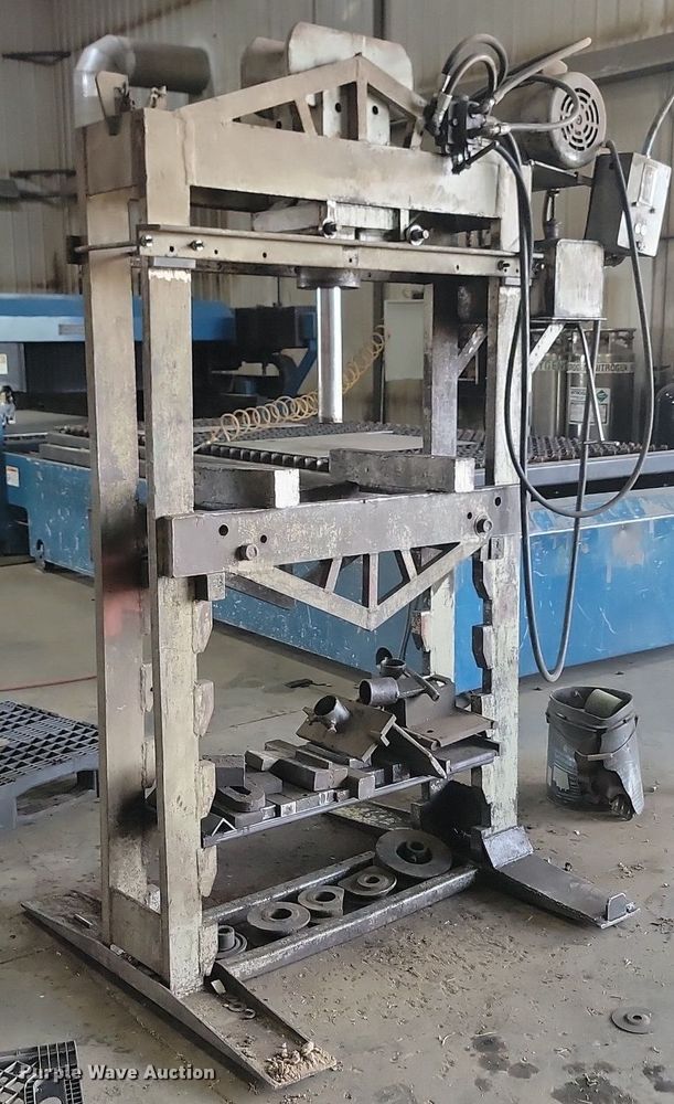 image for item LQ9055 Hydraulic press