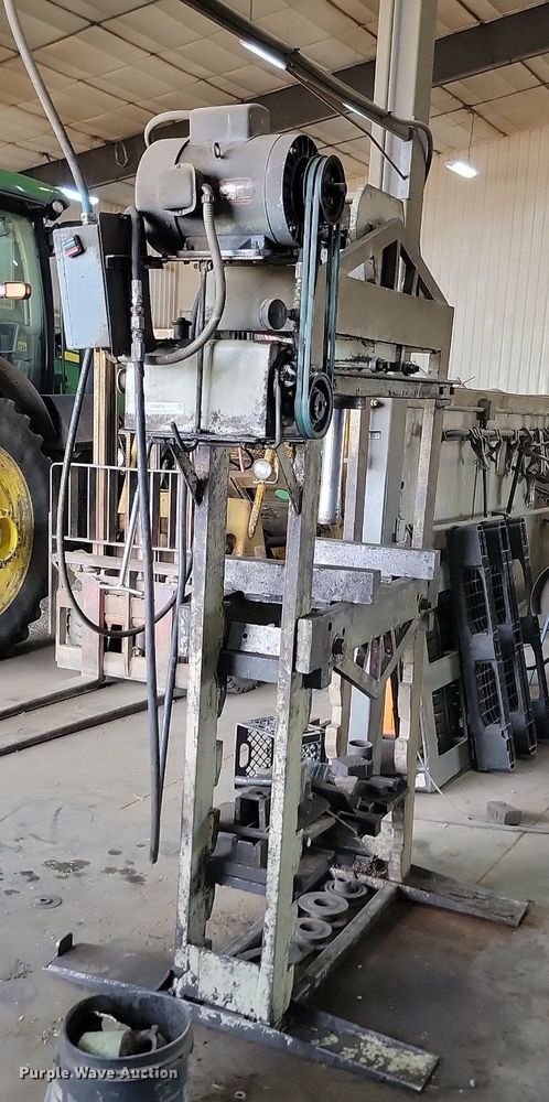 image for item LQ9055 Hydraulic press