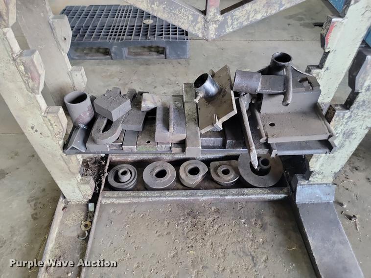 image for item LQ9055 Hydraulic press