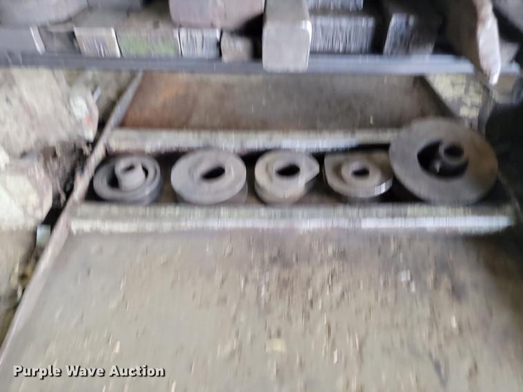 image for item LQ9055 Hydraulic press