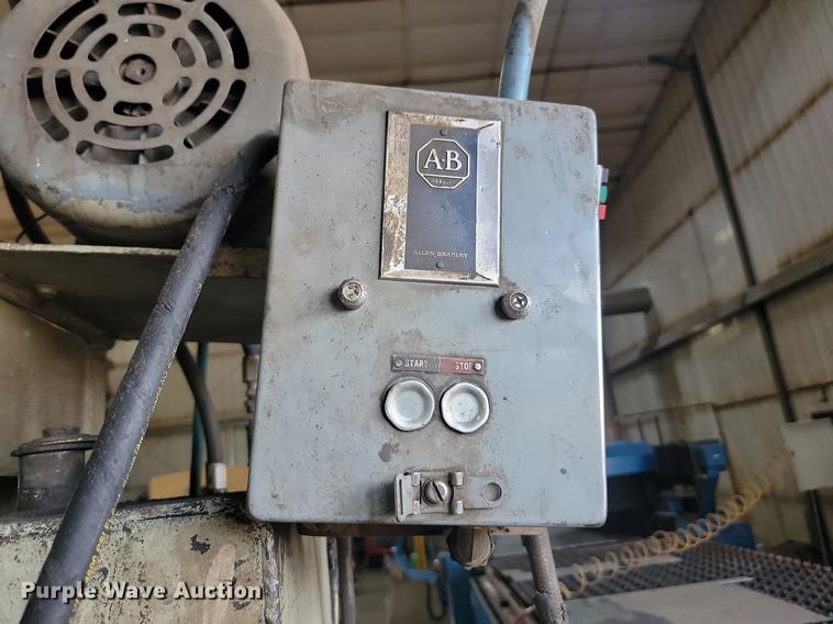 image for item LQ9055 Hydraulic press