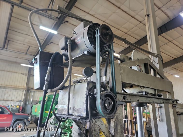 image for item LQ9055 Hydraulic press