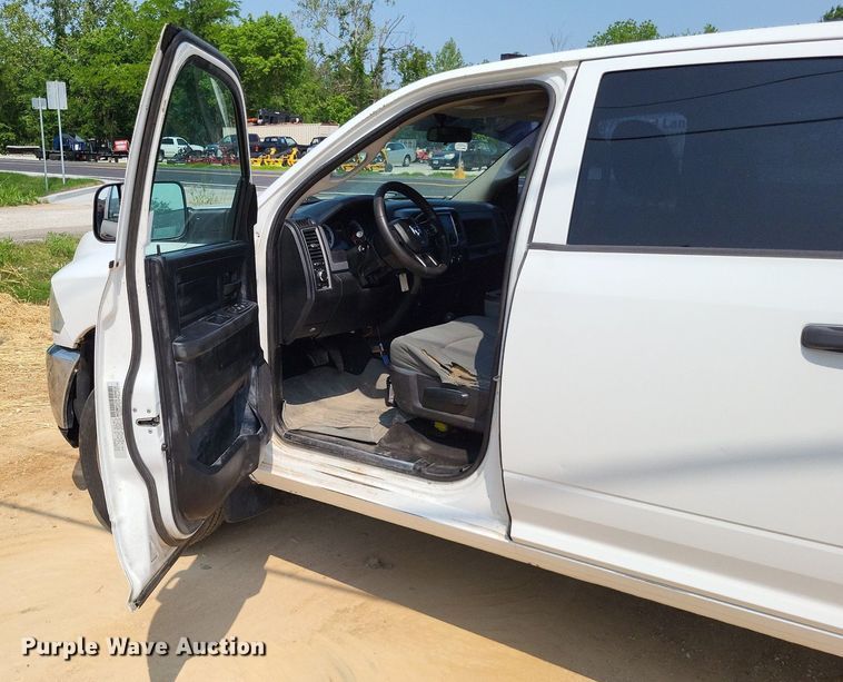 image for item LR9275 2013 Dodge Ram 2500HD  Crew Cab pickup truck