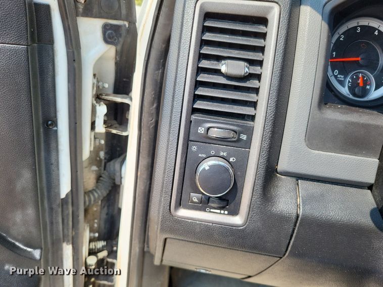 image for item LR9275 2013 Dodge Ram 2500HD  Crew Cab pickup truck