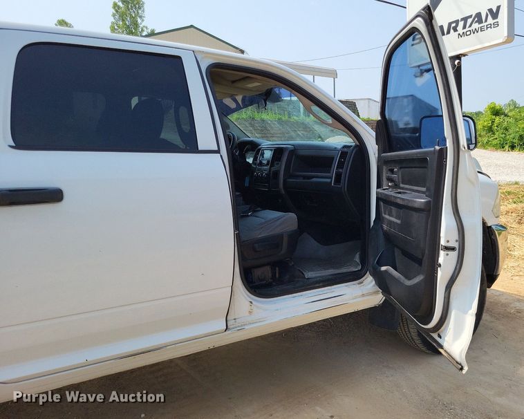 image for item LR9275 2013 Dodge Ram 2500HD  Crew Cab pickup truck
