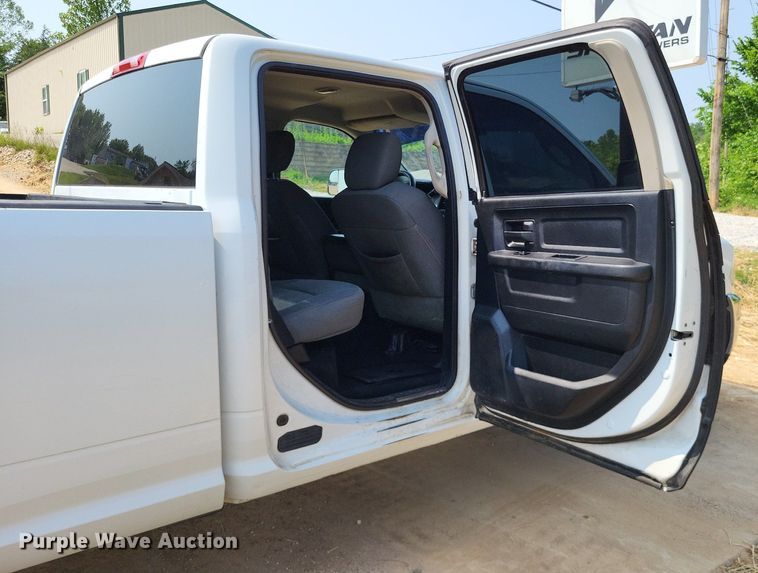 image for item LR9275 2013 Dodge Ram 2500HD  Crew Cab pickup truck