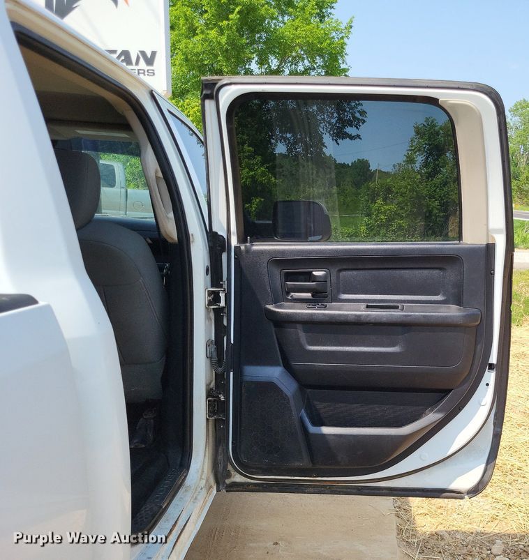 image for item LR9275 2013 Dodge Ram 2500HD  Crew Cab pickup truck