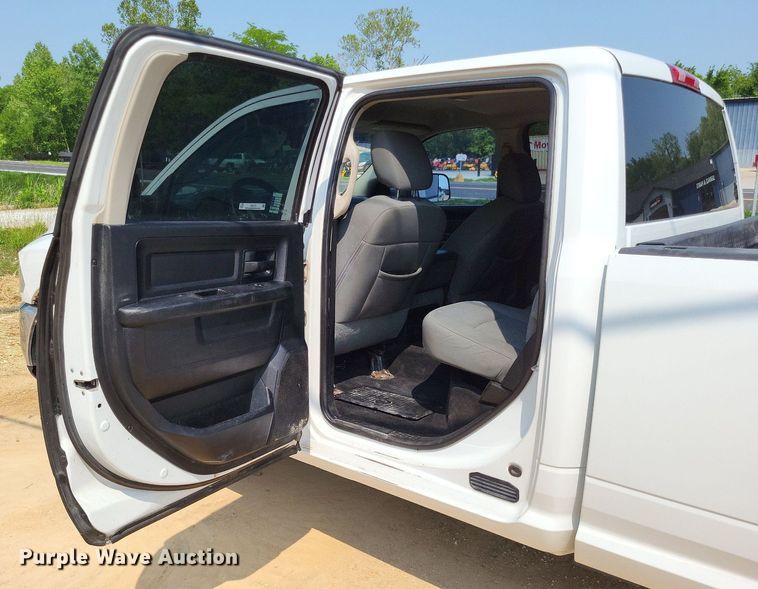 image for item LR9275 2013 Dodge Ram 2500HD  Crew Cab pickup truck