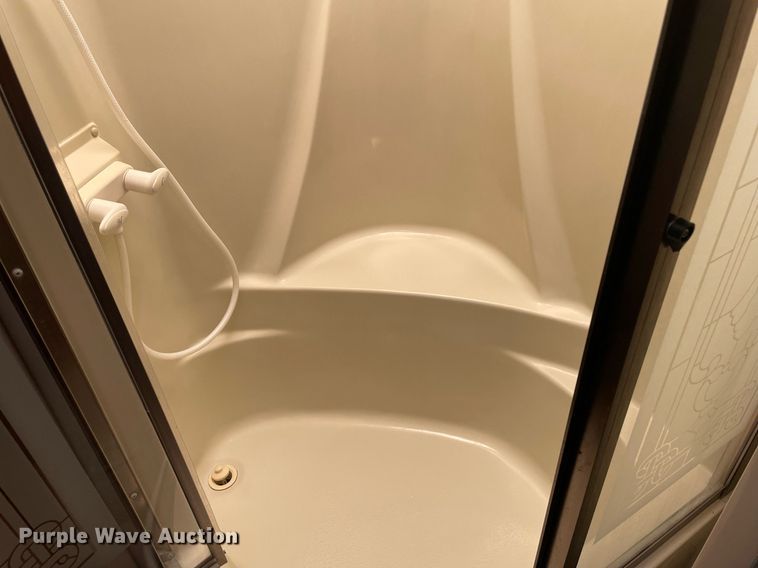 image for item LS9510 2005 Gulf Stream Friendship G7  RV