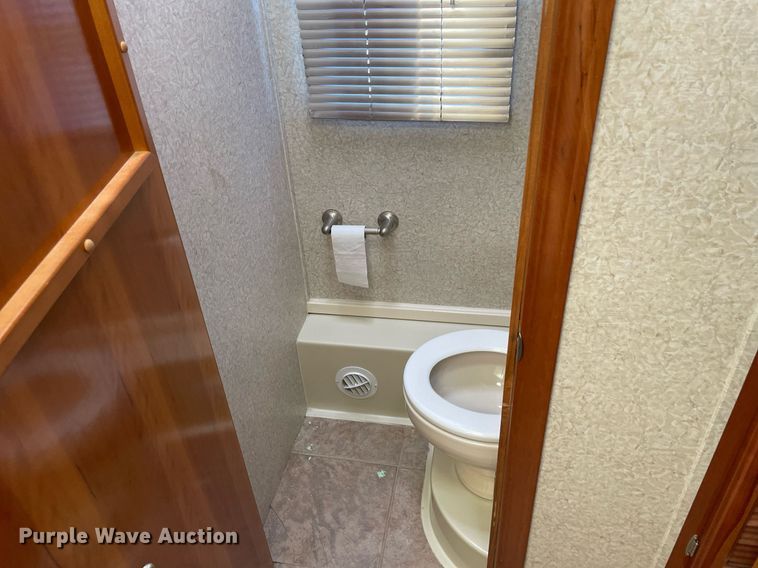 image for item LS9510 2005 Gulf Stream Friendship G7  RV